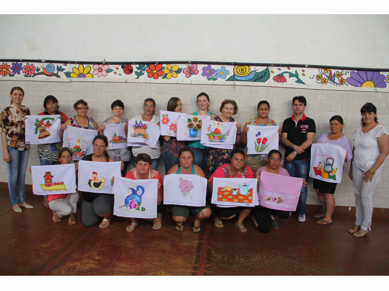 SECRETARIA DE DESENVOLVIMENTO SOCIAL REALIZA CURSO DE PINTURA EM TECIDO